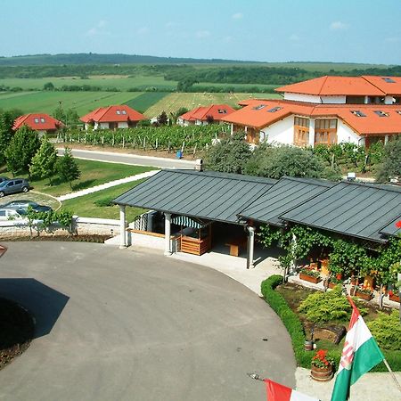 Egri Korona Borhaz Es Wellness Hotel Demjén Екстериор снимка