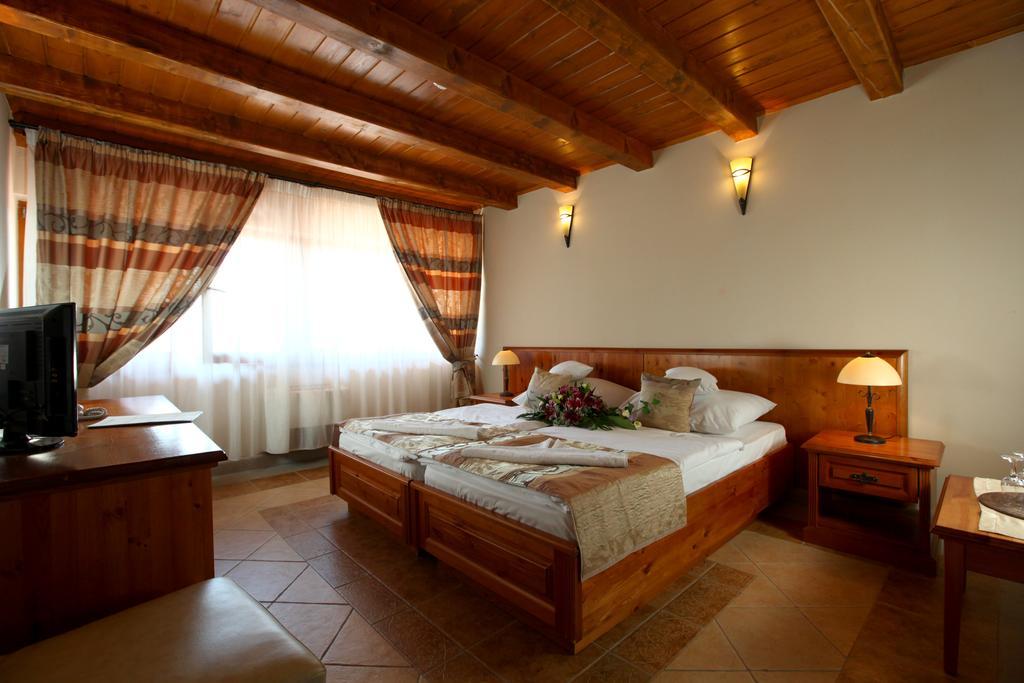Egri Korona Borhaz Es Wellness Hotel Demjén Екстериор снимка