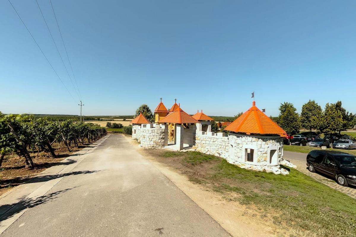 Egri Korona Borhaz Es Wellness Hotel Demjén Екстериор снимка