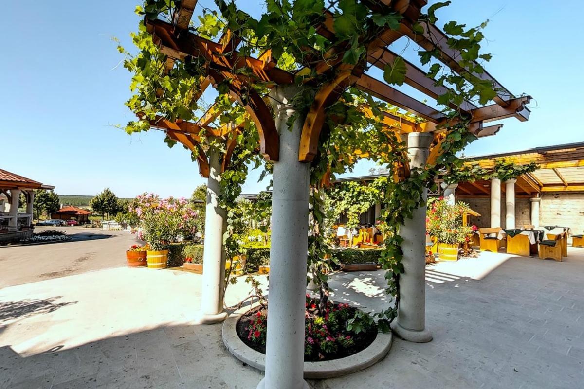 Egri Korona Borhaz Es Wellness Hotel Demjén Екстериор снимка