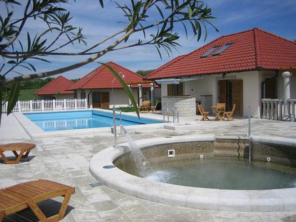 Egri Korona Borhaz Es Wellness Hotel Demjén Екстериор снимка