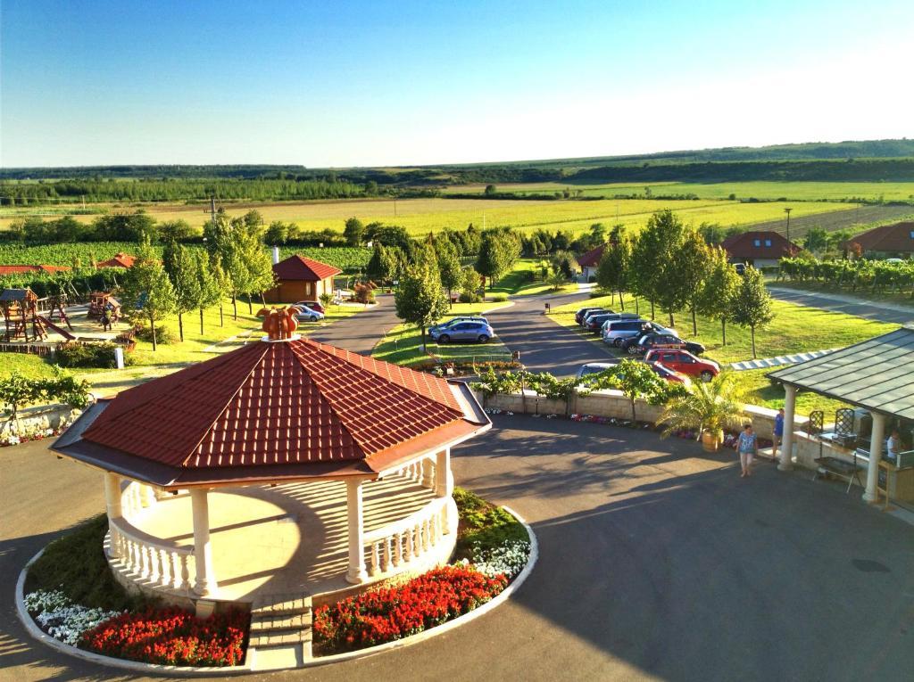Egri Korona Borhaz Es Wellness Hotel Demjén Екстериор снимка